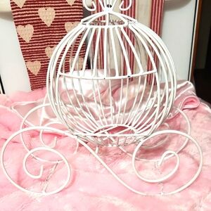 Chic White Wire Carriage Decor